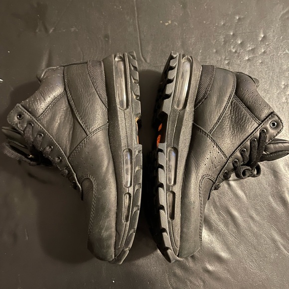 Size 5.5 used Nike boots black in color with no box - Picture 6 of 6